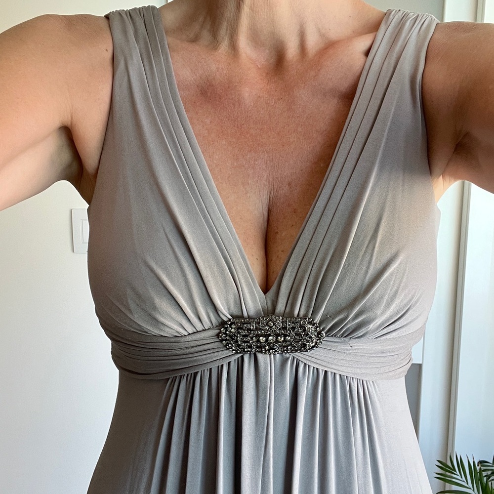 NWT BCBGMaxAzria “Jemma” sleeveless grey dress with broach. - Picture 7 of 7
